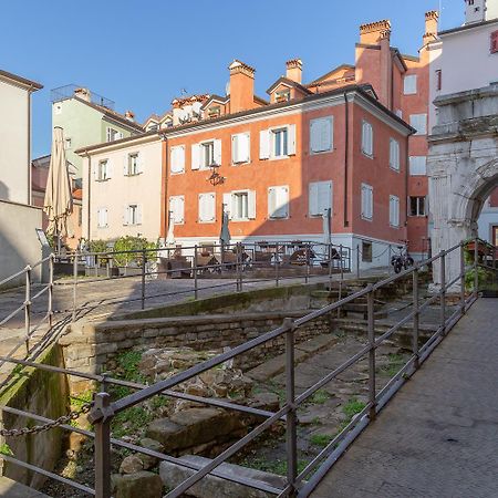 Casa Vacanze Penelope In Centro Storico Trieste Bagian luar foto