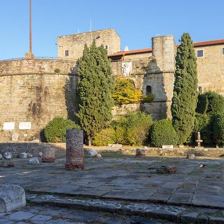 Casa Vacanze Penelope In Centro Storico Trieste Bagian luar foto