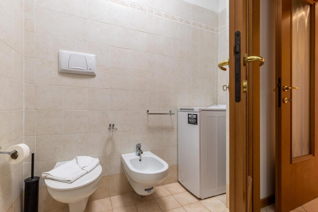 Casa Vacanze Penelope In Centro Storico Trieste Bagian luar foto