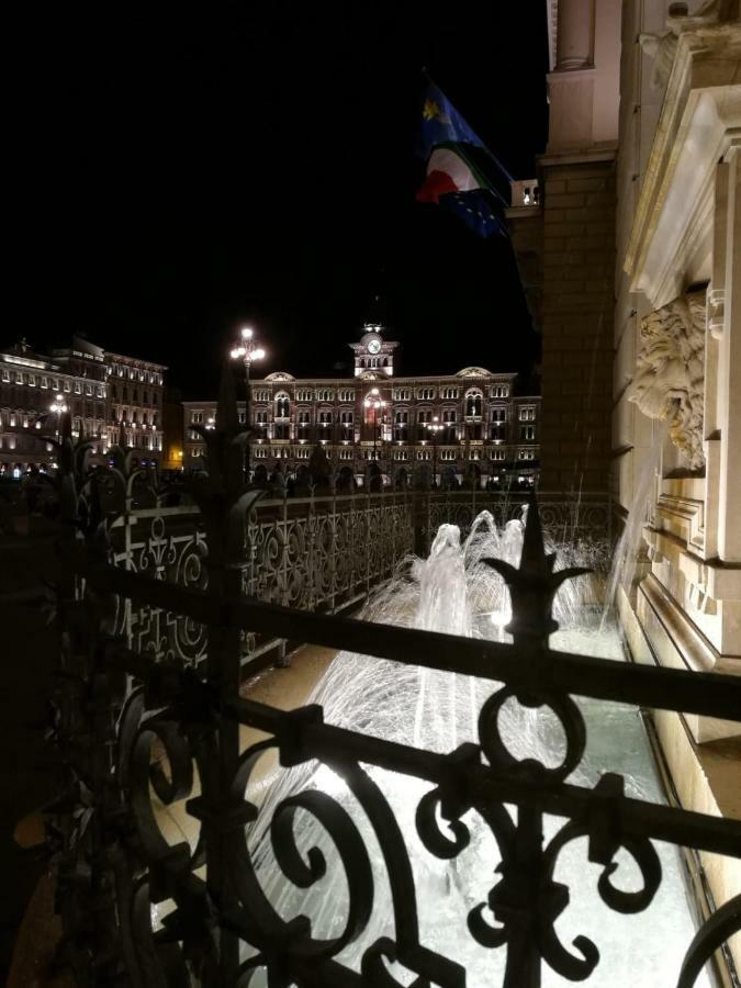 Casa Vacanze Penelope In Centro Storico Trieste Bagian luar foto